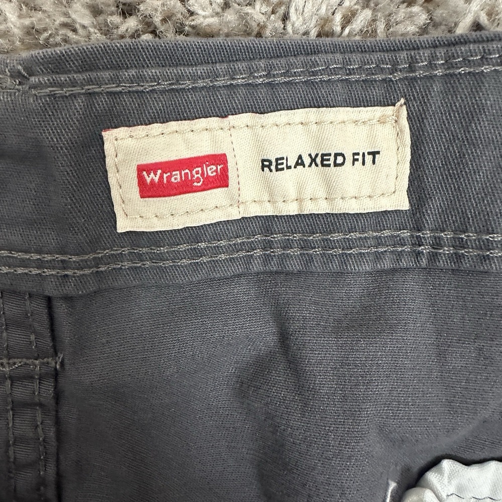 Wrangler Mens 42x32 Relaxed Fit Flex Cargo Pants Stretch Straight Gray NWT - Picture 4 of 9